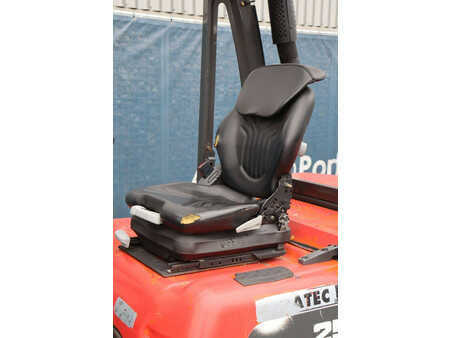 Dízel targoncák - Nissan FD02A25Q (23)