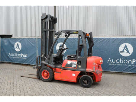 Dízel targoncák - Nissan FD02A25Q (3)