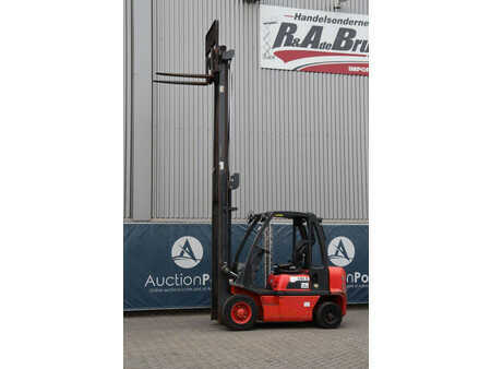 Dízel targoncák - Nissan FD02A25Q (35)