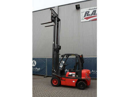 Dízel targoncák - Nissan FD02A25Q (37)