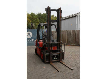 Dízel targoncák - Nissan FD02A25Q (7)