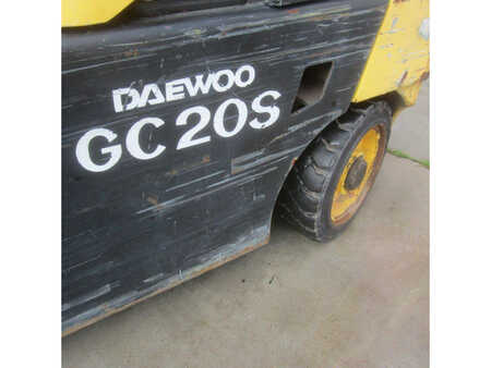 Chariot élévateur gaz 1998  Daewoo GC20S (9) 