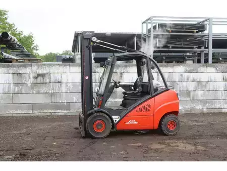 Terrenggående gaffeltruck 2008  Linde H30T (1)