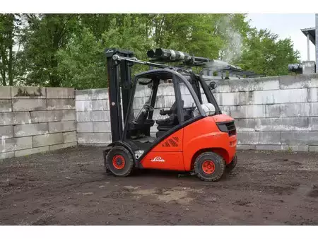 Terrenggående gaffeltruck 2008  Linde H30T (3)