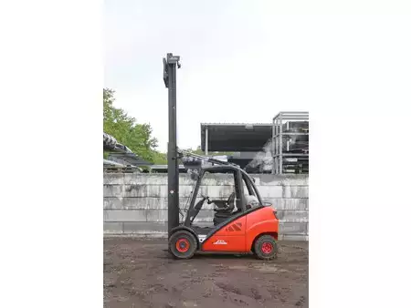 Terrenggående gaffeltruck 2008  Linde H30T (35)