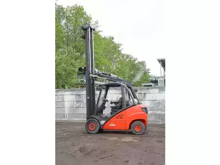 Terrenggående gaffeltruck 2008  Linde H30T (36)