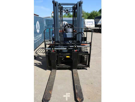 Dieseltruck 2024  Vmax CPCD40 (7)
