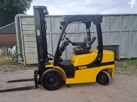 Diesel Forklifts 2011  Yale GDP25VX V2420 (1)