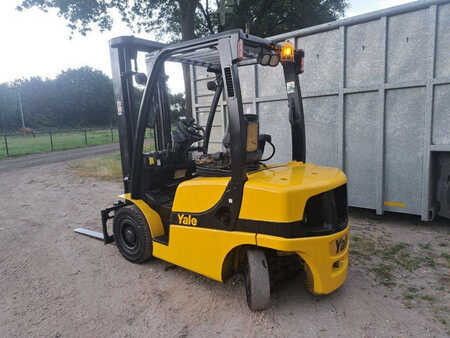 Diesel Forklifts 2011  Yale GDP25VX V2420 (2)