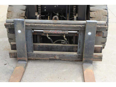 Carretilla elevadora GLP - Clark GPX 35 LPG (11)