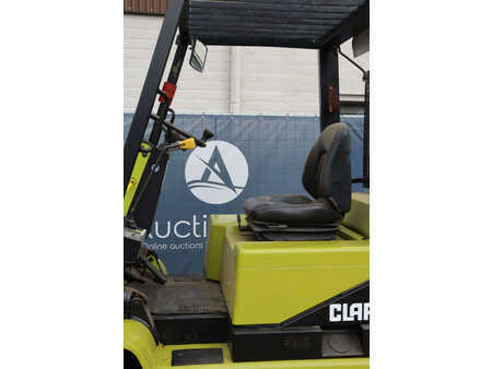 Carretilla elevadora GLP - Clark GPX 35 LPG (13)