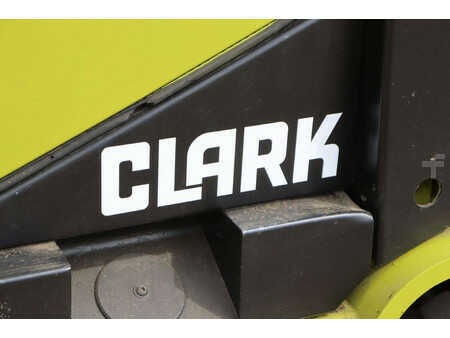 Carretilla elevadora GLP - Clark GPX 35 LPG (18)