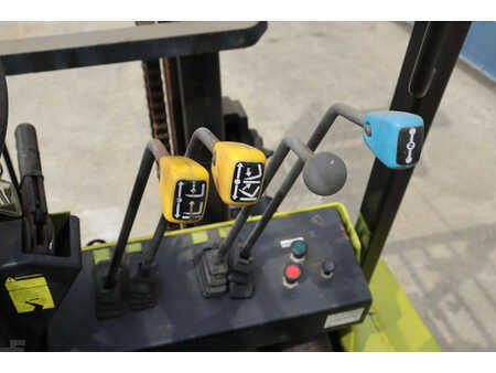 Carretilla elevadora GLP - Clark GPX 35 LPG (25)