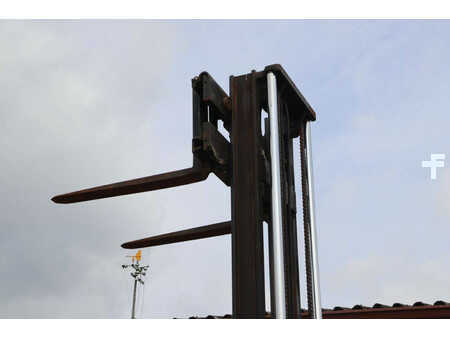 Carretilla elevadora GLP - Clark GPX 35 LPG (30)