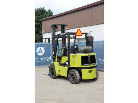 Carretilla elevadora GLP - Clark GPX 35 LPG (5)