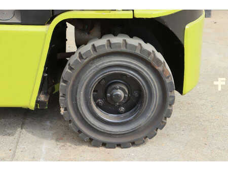 Carretilla elevadora GLP - Clark GPX 35 LPG (9)