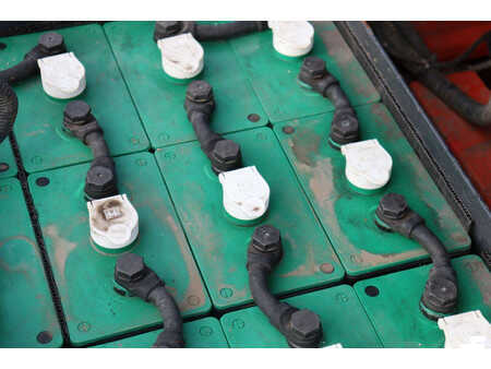 Sähkö - 4 pyör 2016  Linde E18L-02 (21)