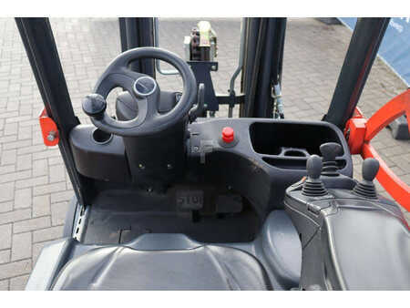 Sähkö - 4 pyör 2016  Linde E18L-02 (31)