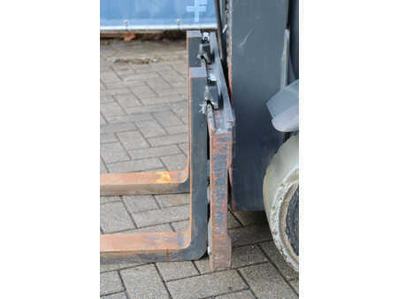 Sähkö - 4 pyör 2016  Linde E18L-02 (9)