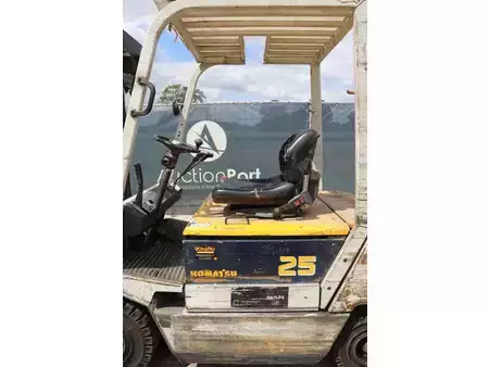 Elektro 4 Rad - Komatsu FB25H-1E (20)