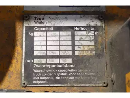 Elektro 4 Rad - Komatsu FB25H-1E (30)