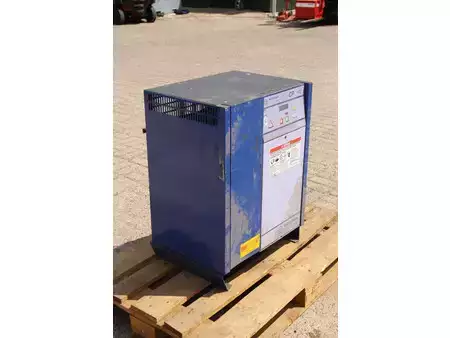 Elektro 4 Rad - Komatsu FB25H-1E (38)