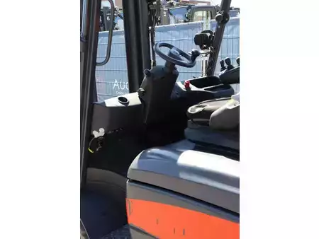 Chariots électriques à 4 roues 2018  Linde E50HL-01 (31)
