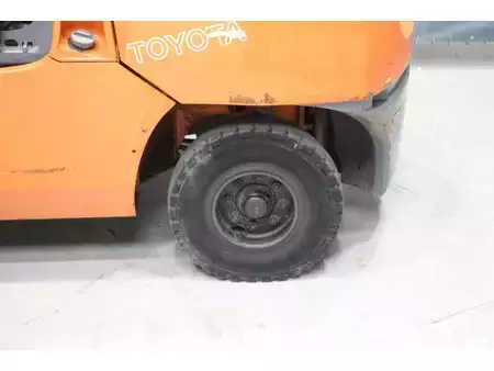 Diesel gaffeltruck 2007  Toyota 7FDA50 (14)