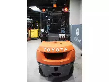 Diesel gaffeltruck 2007  Toyota 7FDA50 (4)