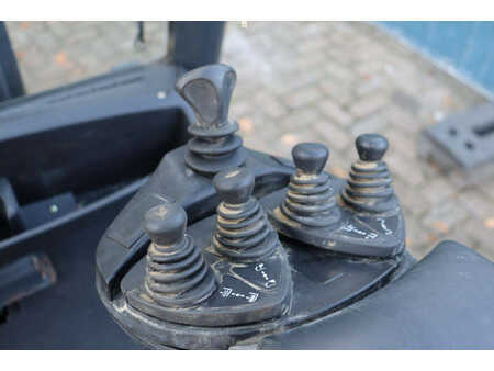 Carrelli elevatori GPL 2006  Linde H25T (28)