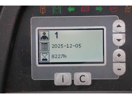 Schubmaststapler 2010  BT RRE 200 (20)