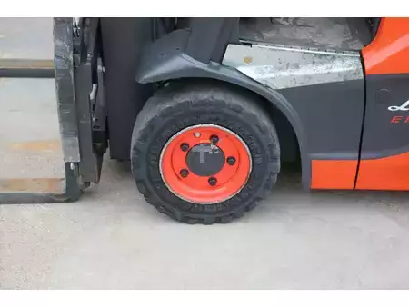 Carrelli elettrici 4 ruote 2017  Linde E16C-02 (14)