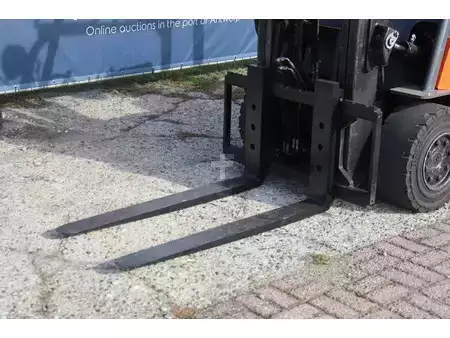 Carrelli elettrici 4 ruote 2010  Toyota 7FBMF35 (10)