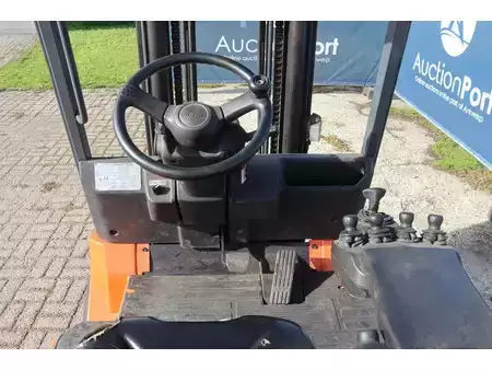 Carrelli elettrici 4 ruote 2010  Toyota 7FBMF35 (21)