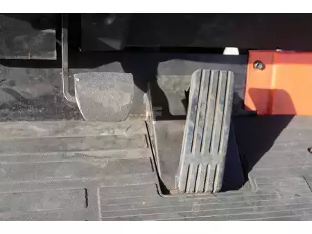 Carrelli elettrici 4 ruote 2010  Toyota 7FBMF35 (25)