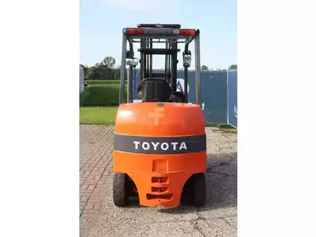 Carrelli elettrici 4 ruote 2010  Toyota 7FBMF35 (5)