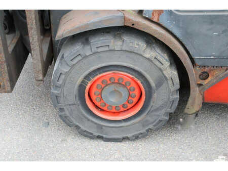 LPG heftrucks 2010  Linde H35T-01 (13)