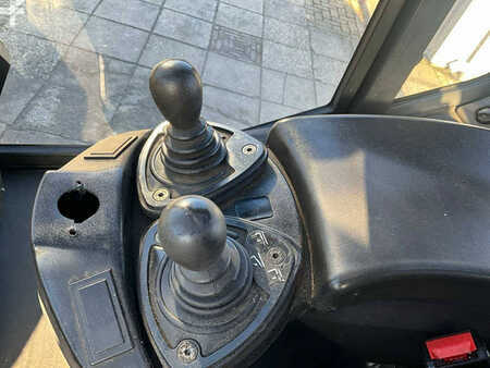 Carrelli elevatori diesel 2010  Linde H80D (9)