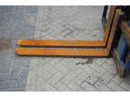 Elektro 4 Rad 2000  Komatsu FD45T-7 (11)