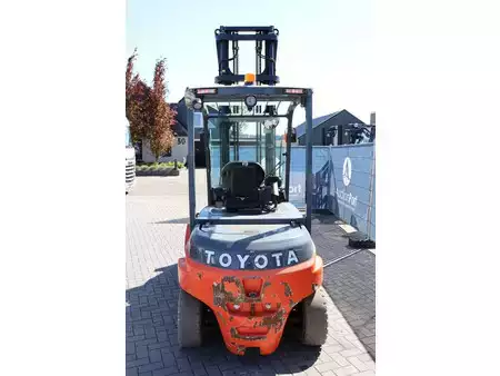 Eléctrico - 4 rodas 2018  Toyota 8FBMT50 (5)