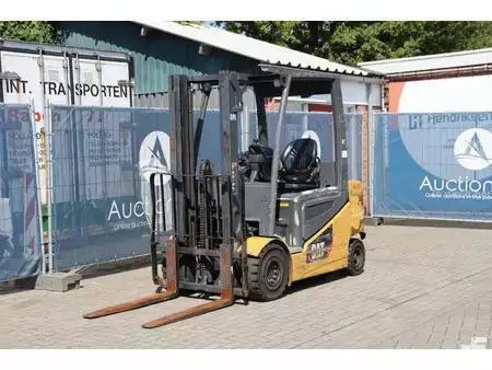 4-wiel elektrische heftrucks 2020  CAT Lift Trucks 2EP5000 (9)