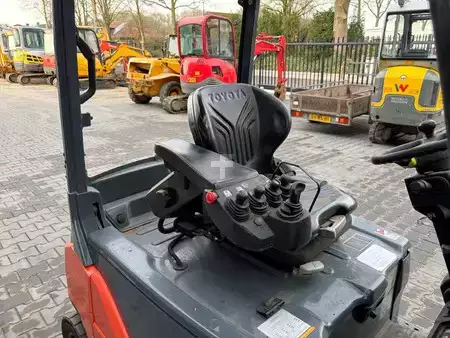 Elektro 4 Rad 2017  Toyota 8FBM20T (9)