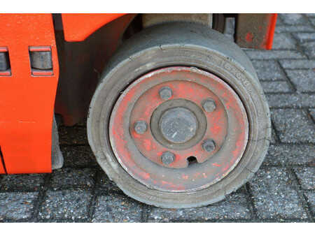 Elektryczne 4-kołowe 2018  Linde E16P-02 (17)