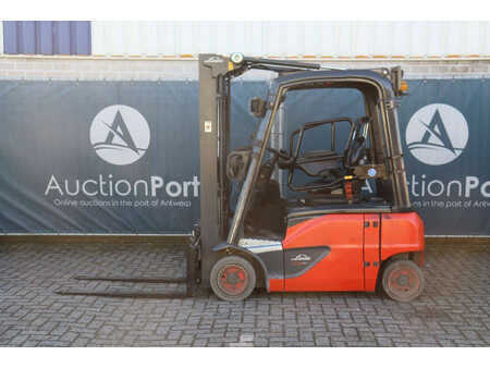 Elektryczne 4-kołowe 2018  Linde E16P-02 (2)