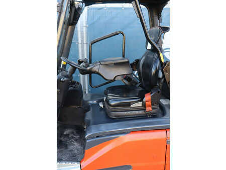 Elektryczne 4-kołowe 2018  Linde E16P-02 (21)