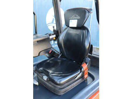 Elektryczne 4-kołowe 2018  Linde E16P-02 (22)