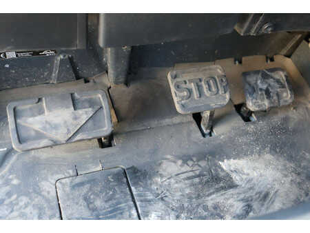 Elektryczne 4-kołowe 2018  Linde E16P-02 (24)