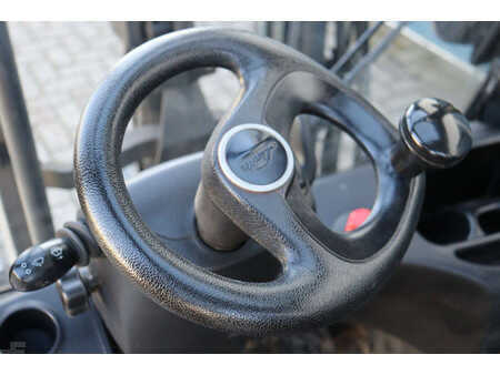 Elektryczne 4-kołowe 2018  Linde E16P-02 (26)