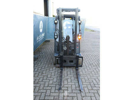 Elektryczne 4-kołowe 2018  Linde E16P-02 (7)