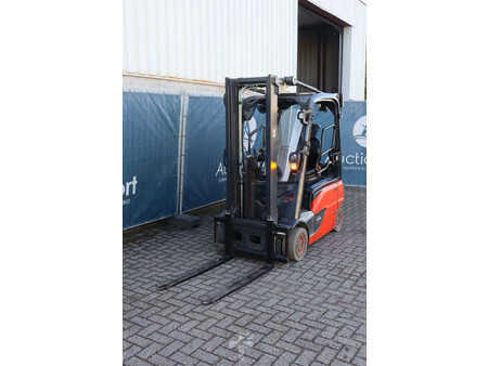 Elektryczne 4-kołowe 2018  Linde E16P-02 (8)